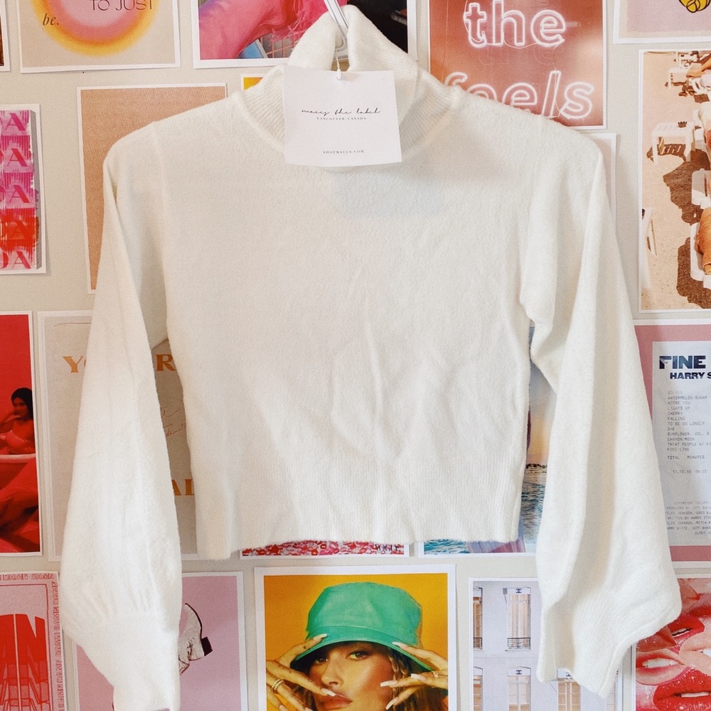 Cropped Knit with Bubble Sleeve